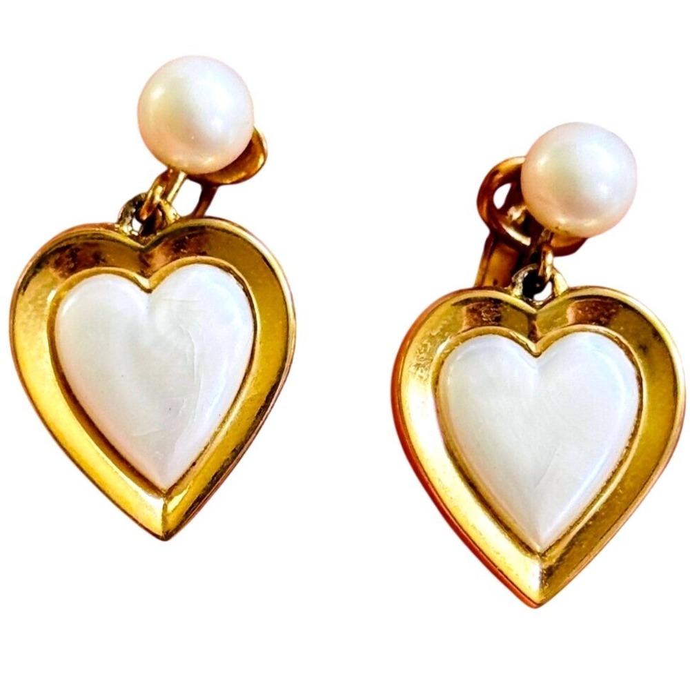 VTG Crown Trifari Heart Earrings signed clip Gold tone Pearl Dangle Regal Chunky